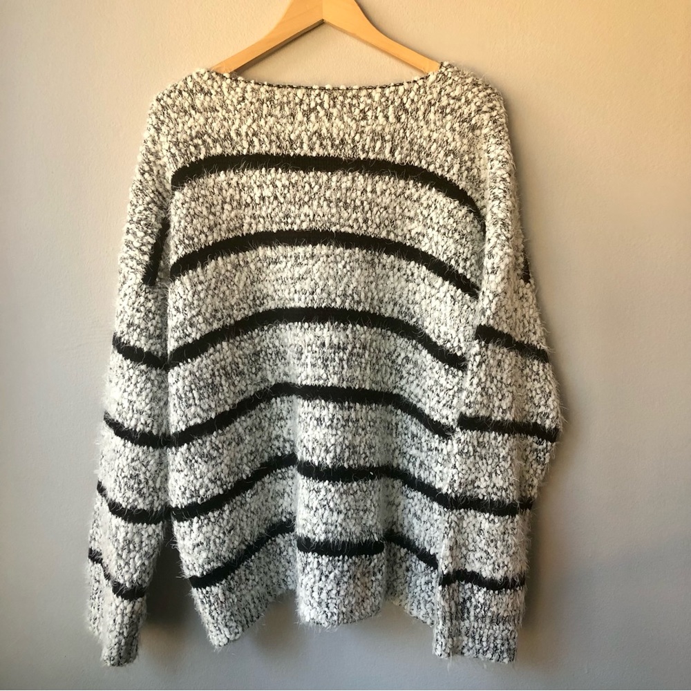 Calvin Klein Oversized Soft Fuzzy Sweater - Picture 11 of 12